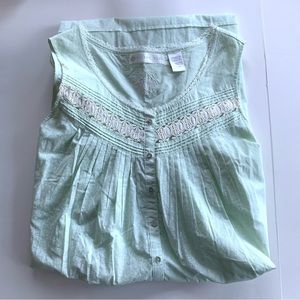 Eileen West tea length light weight cotton night gown. Small